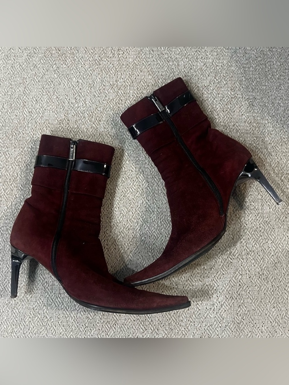 Oxblood sided boots witch toes interior fur Essere